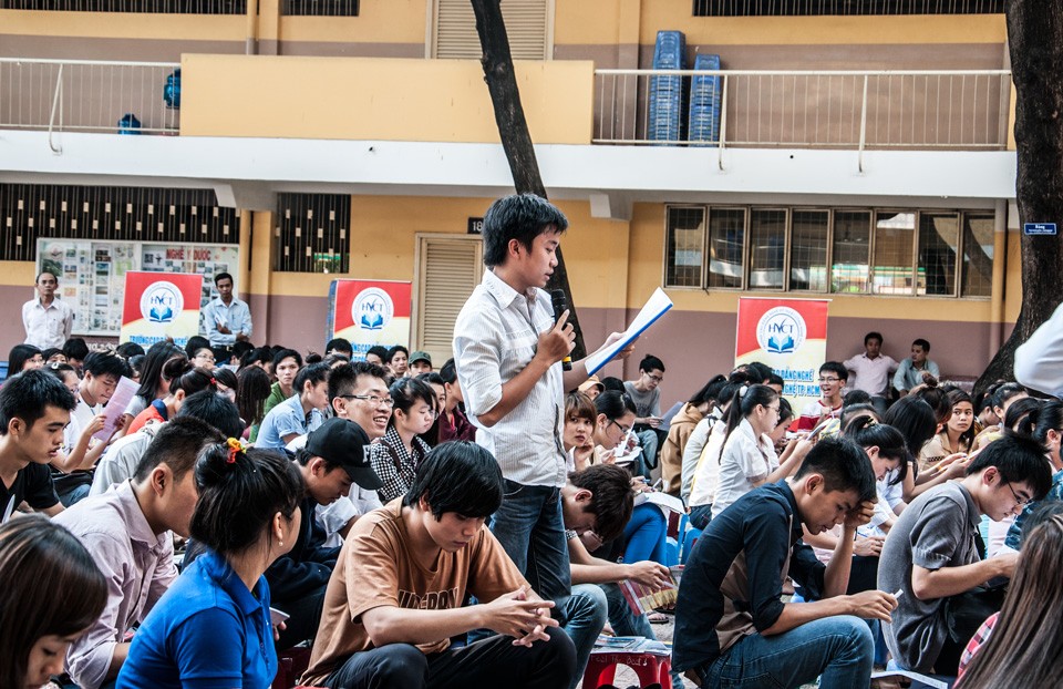 Hình ảnh buổi tư vấn tuyển sinh Đại học - Cao đẳng 2013 của TT Luyện thi đại học Nguyễn Thượng Hiền