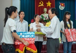 Hình ảnh Lễ Chào Mừng Ngày Nhà Giáo Việt Nam và Tuyên Dương Học Sinh Tiêu Biểu Năm 2012
